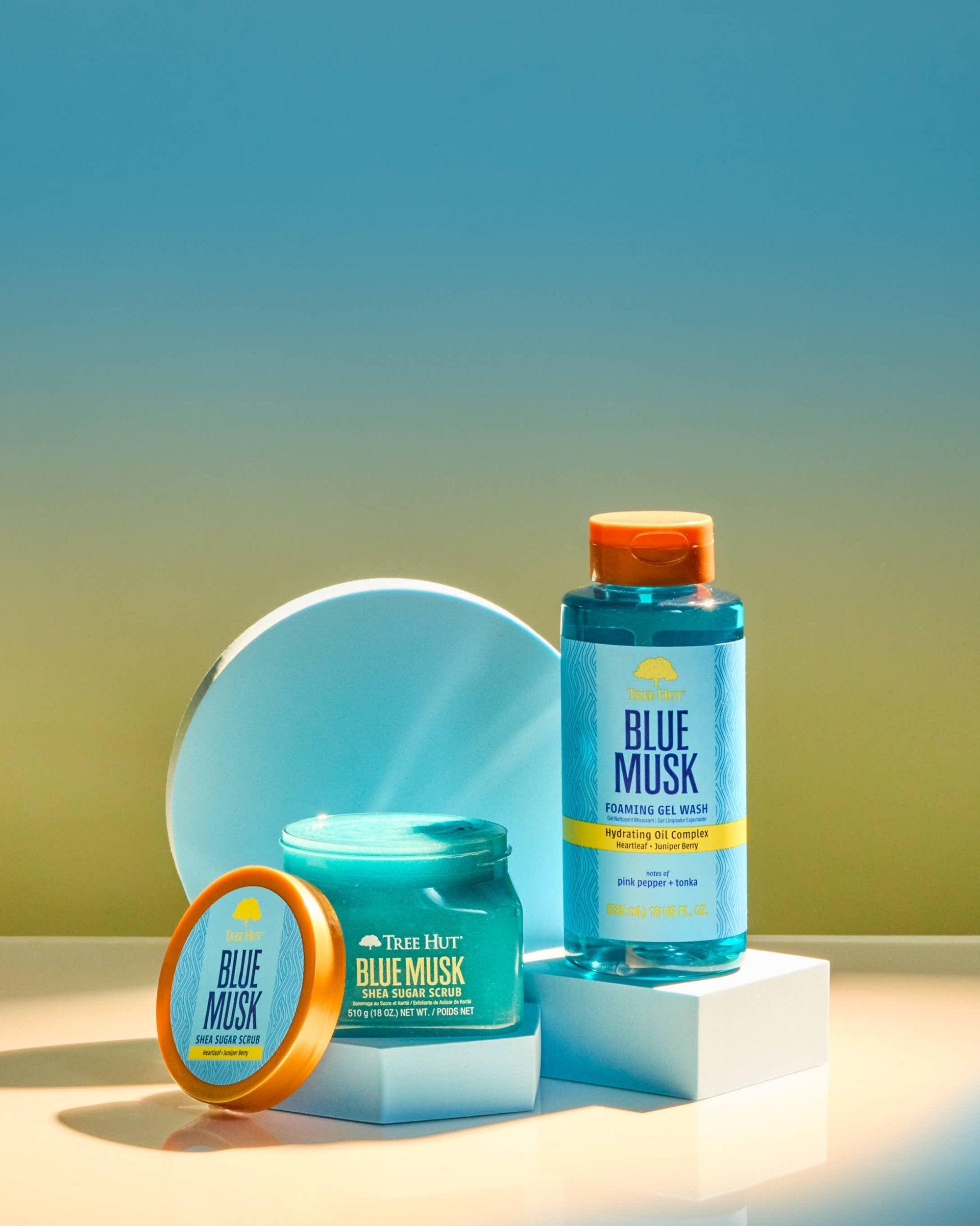 BlueMuskFoamingGelWash_group.jpg