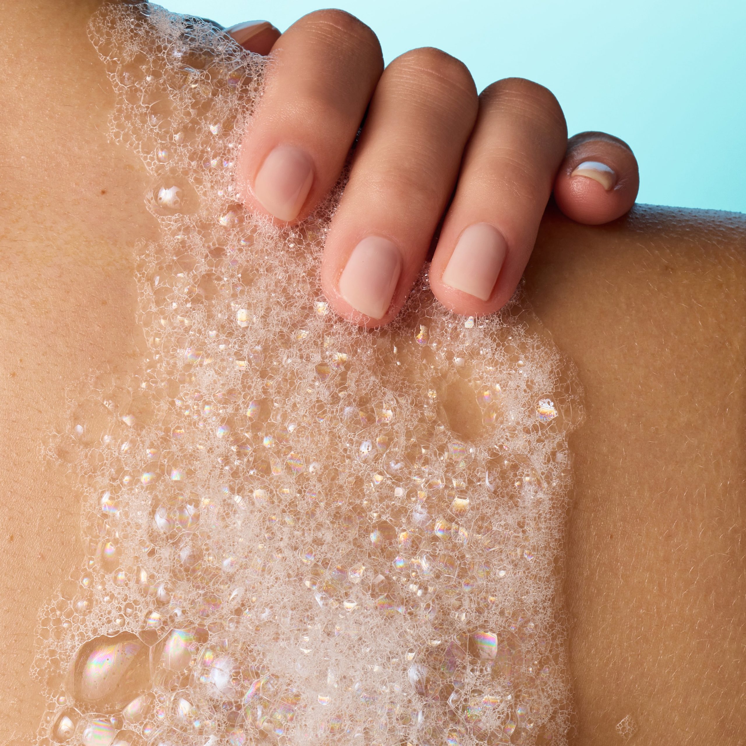 TH_CoreRebrand_PinkChampagne_NewAisle_FoamingGelWashWPump_OnBody_0153_1x1_f65dc53a-c0ef-441b-b381-fb1cb7680884-scaled-1.jpg