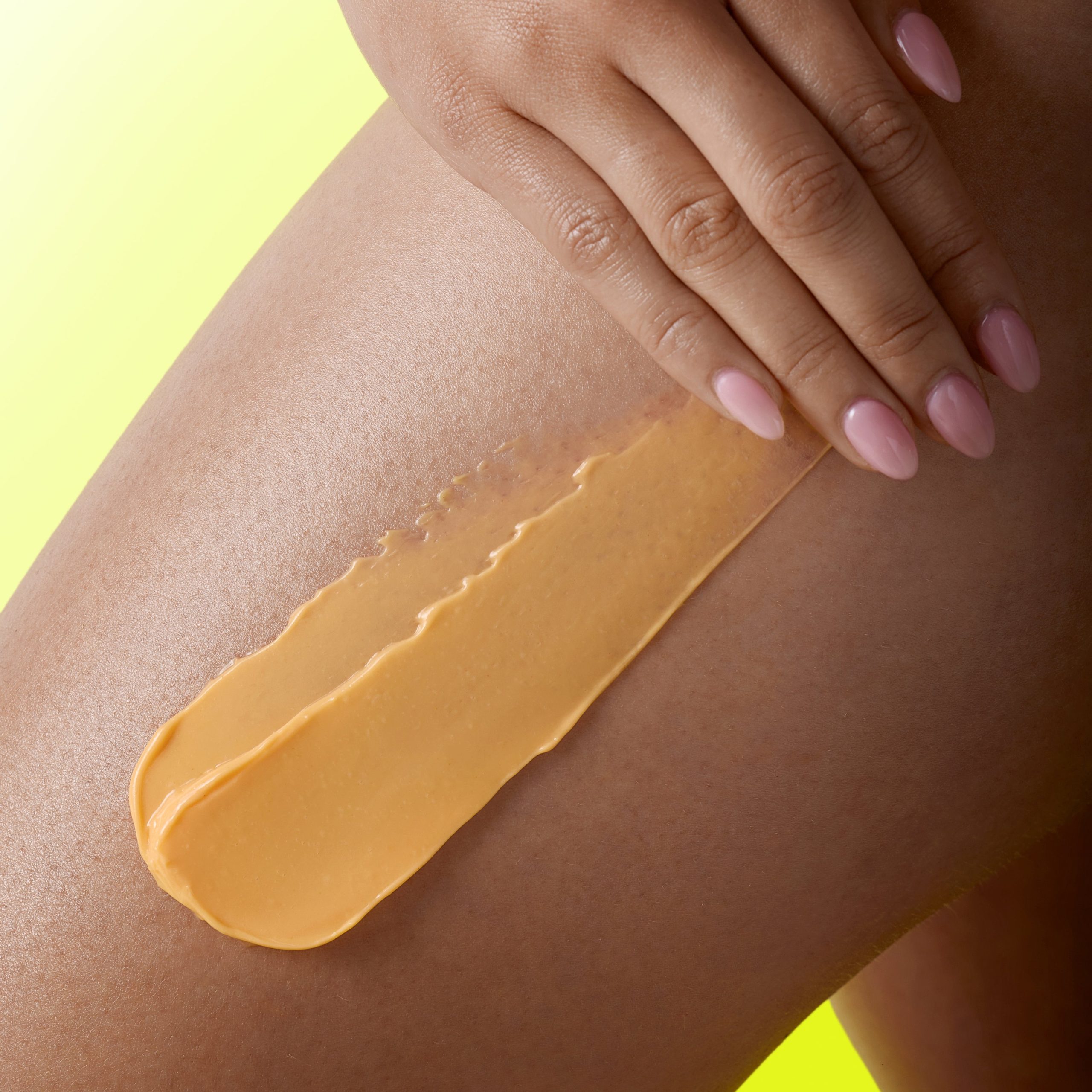 TH_CoreRebrand_Tangerine_HydraglowBodyLotion_OnBody_0056_1x1_ee3e1fd8-a65f-4710-9e4a-e7003d215b57-scaled-1.jpg