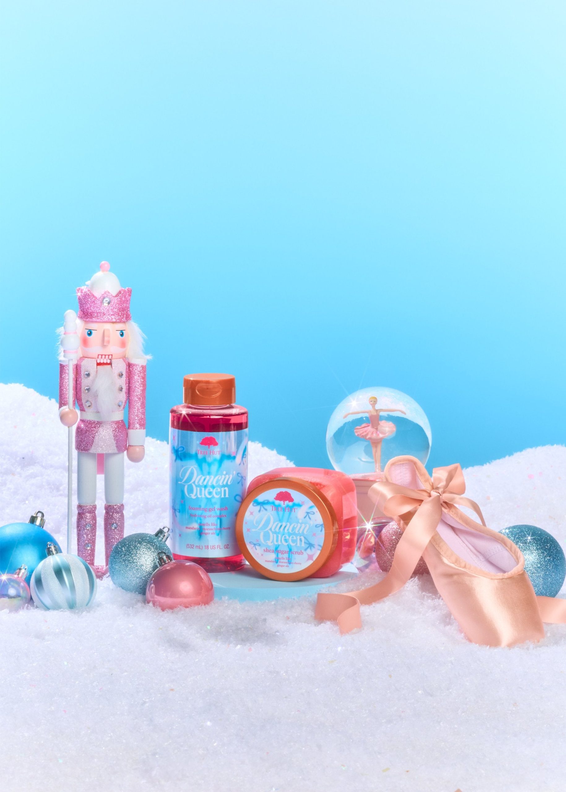 Tree-Hut-DancingQueen-ScentFamily-NoDecorativeElements-Holiday26-5x7-6542-scaled-1.jpg