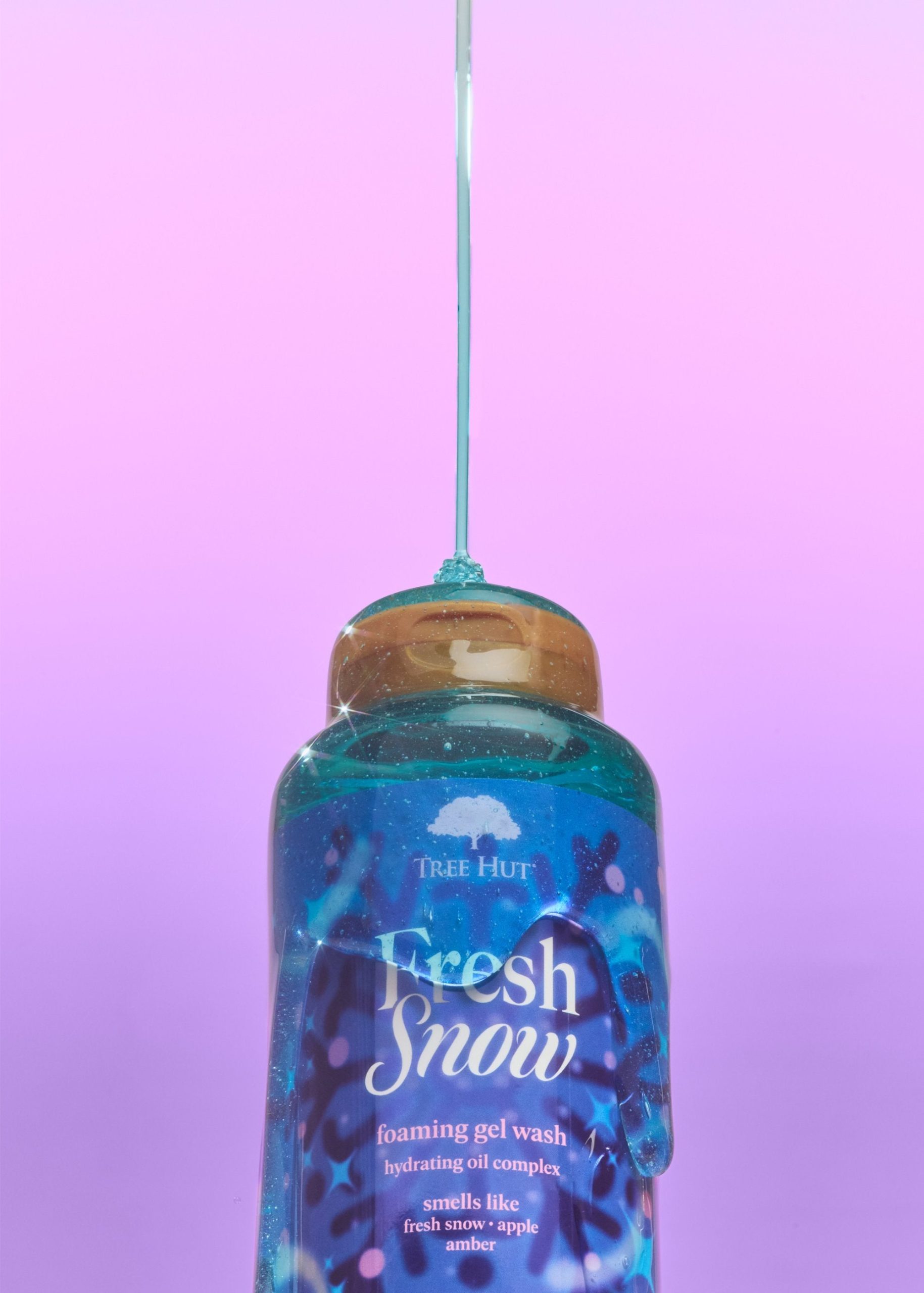 Tree-Hut-FreshSnow-FoamingGelWash-ASMR-Holiday26-5x7-15644-scaled-1.jpg