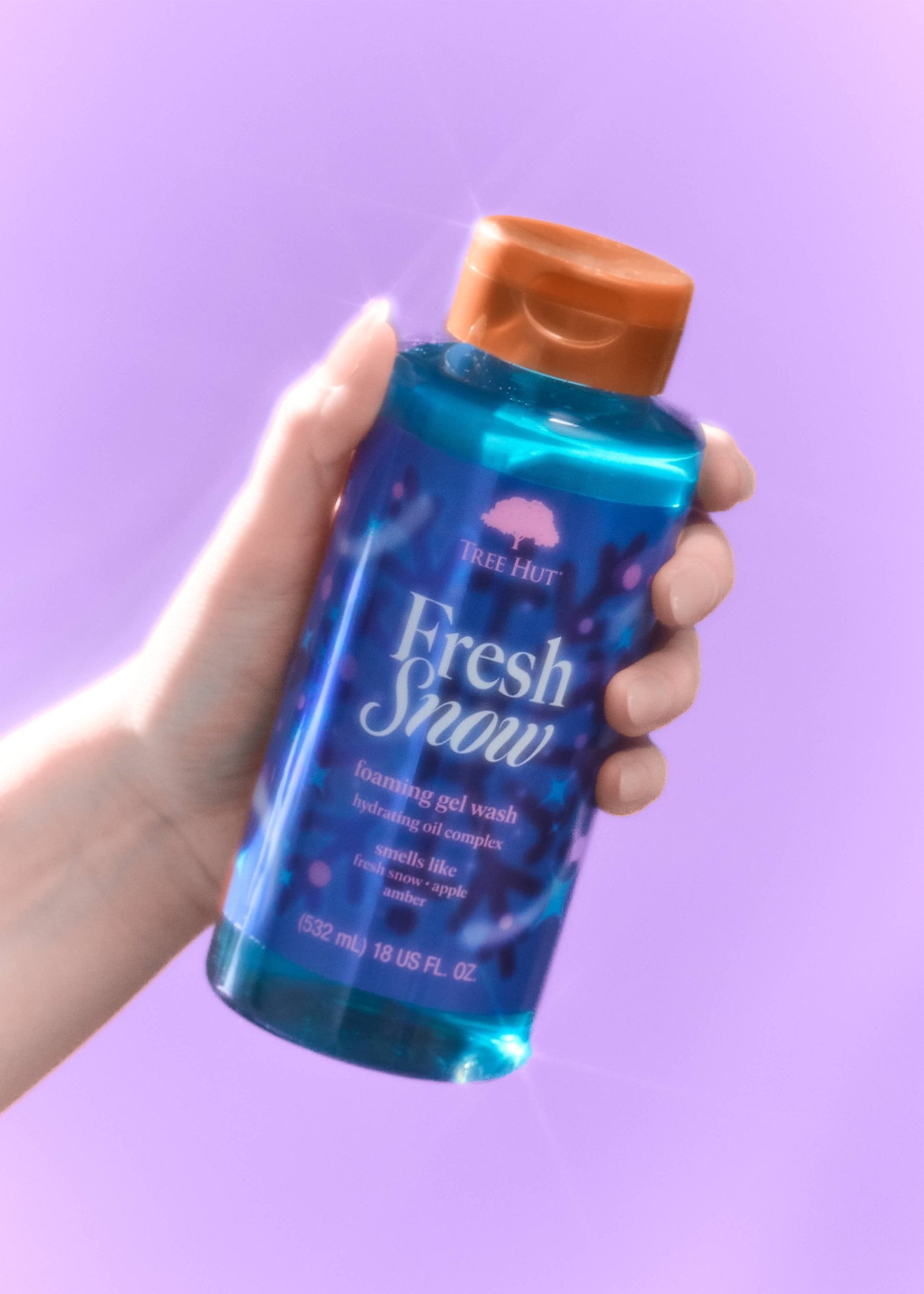 Tree-Hut-FreshSnow-FoamingGelWash-InHand-Holiday26-5x7-10713-scaled-1.jpg