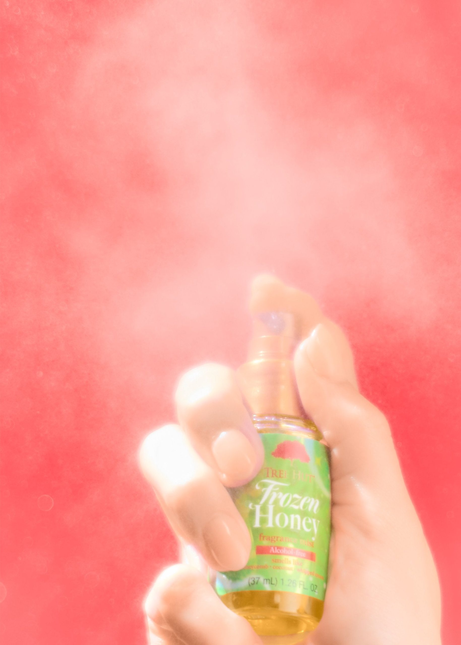 Tree-Hut-FrozenHoney-Mini-FragranceMist-ASMR-Holiday26-5x7-8541_9be57b37-f19c-4d9d-a5ad-dfe3ccbbbf83-scaled-1.jpg