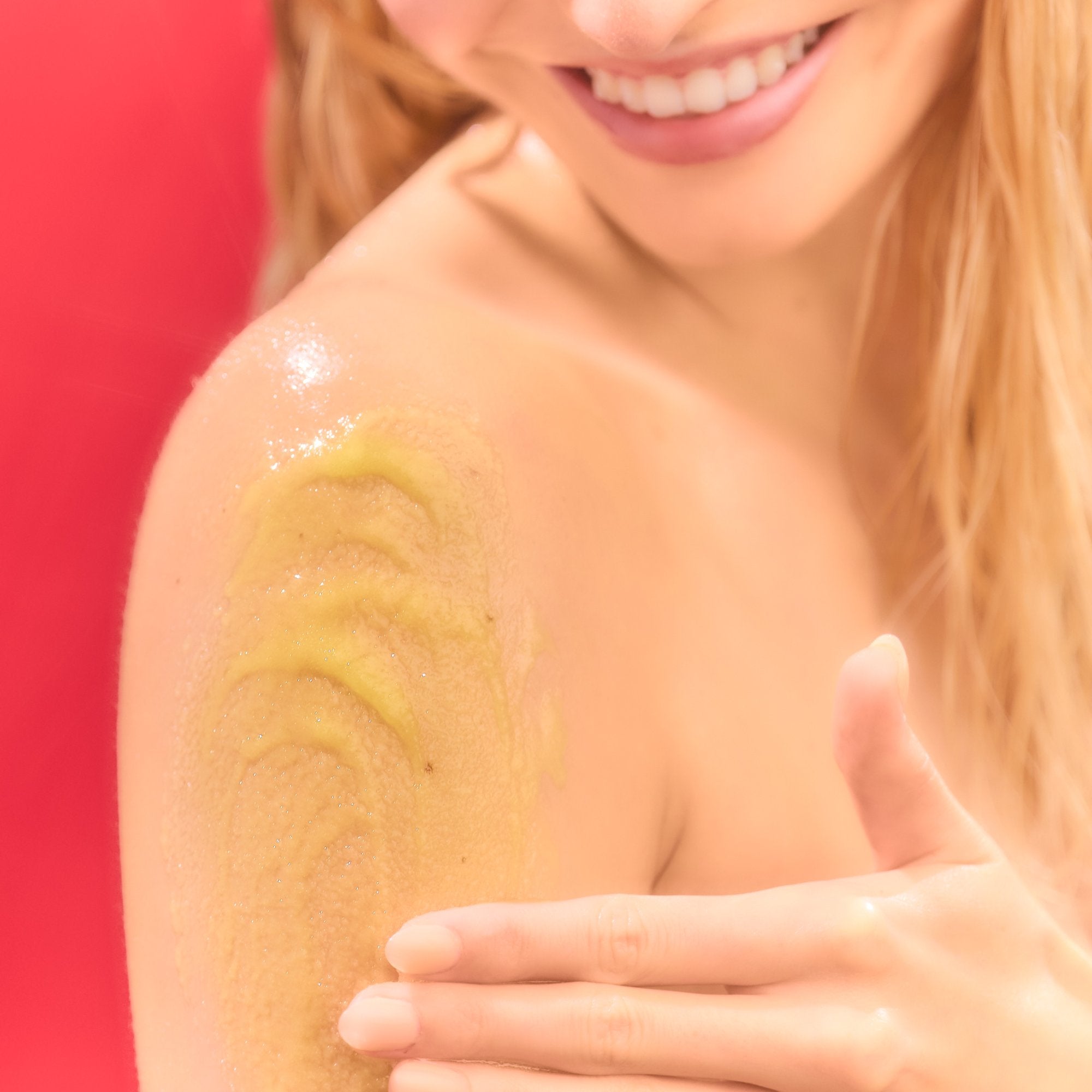 Tree-Hut-FrozenHoney-SheaSugarScrub-OnBody-Holiday26-1x1-9137_2759eaef-b099-48a8-a912-9a451ce72c4c.jpg