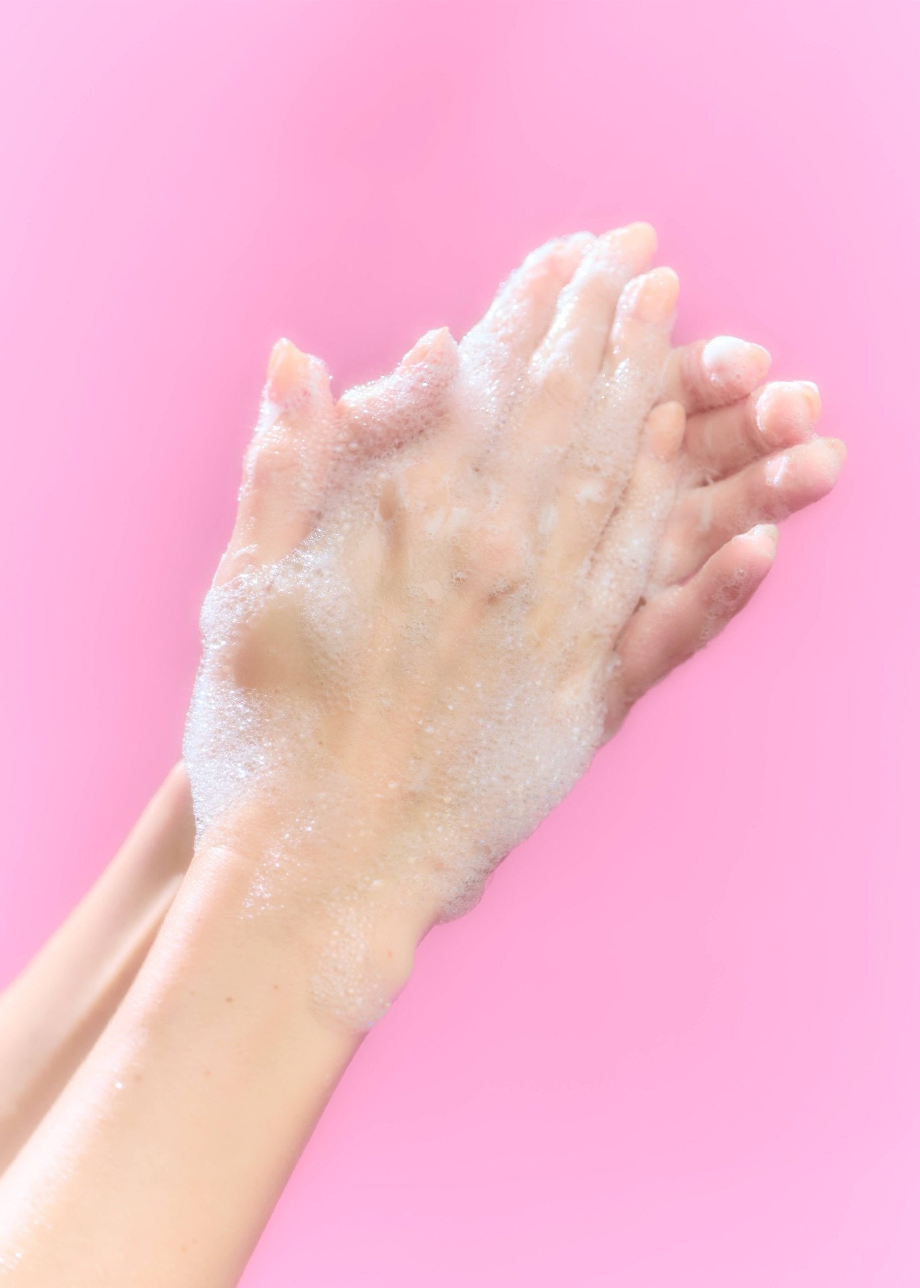 Tree-Hut-MistletoeMagic-HandWash-OnBody-Holiday26-5x7-9957-scaled-1.jpg