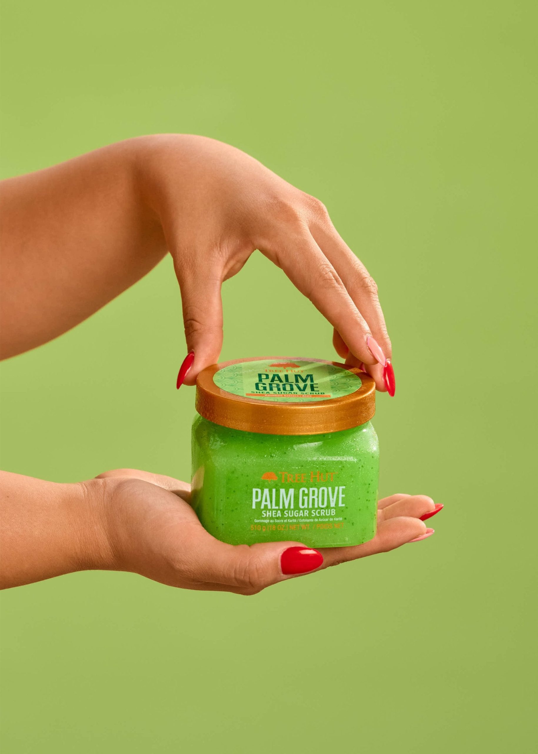 Tree-Hut-PalmGrove-SugarScrub-InHand-Summer25-5x7-4312-scaled-1.jpg