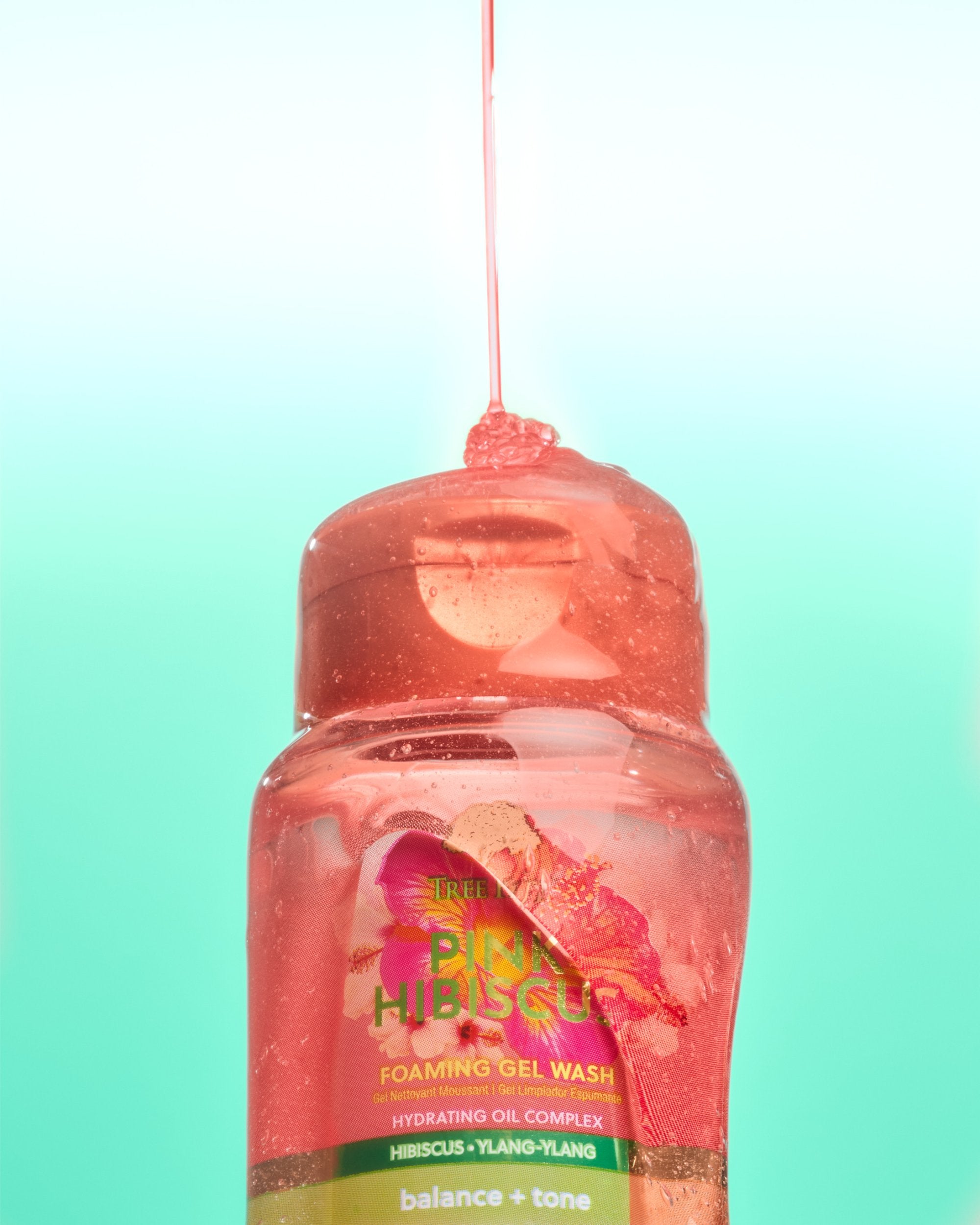 Tree-Hut-PinkHibiscus-Mini-FoamingGelWash-ASMR-Holiday26-5x7-6212.jpg