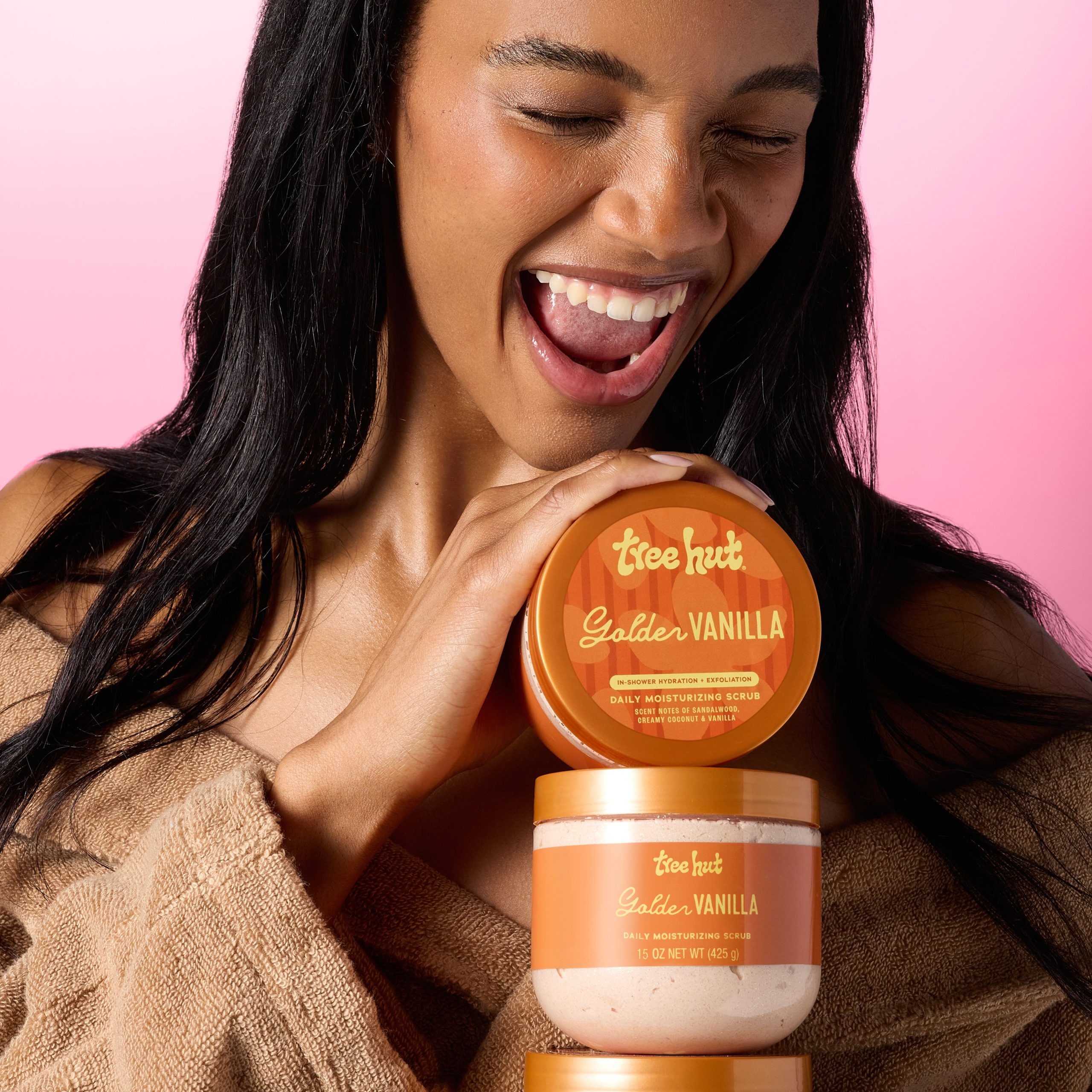 TreeHut_CoreRebrand_GoldenVanilla_DailyMoisturizingScrub_InHand_0039_1x1_17b3c32d-a693-42e0-8ca9-0f27b96c9305-scaled-1.jpg