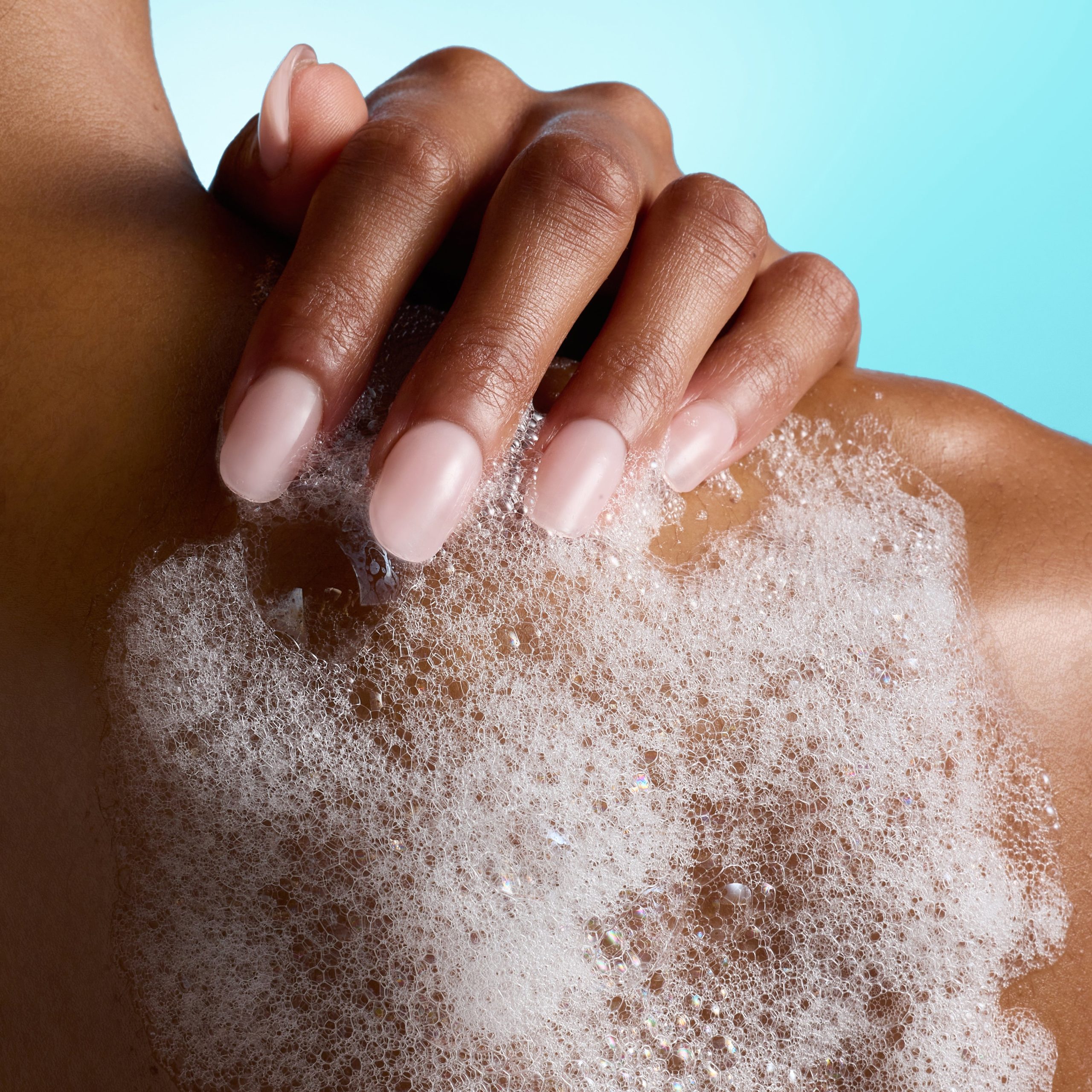 TreeHut_CoreRebrand_JellyBear_FoamingGelWash_OnBody_0046_1x1_6be7fc19-2400-42fb-a4a8-b65354111d7b-scaled-1.jpg