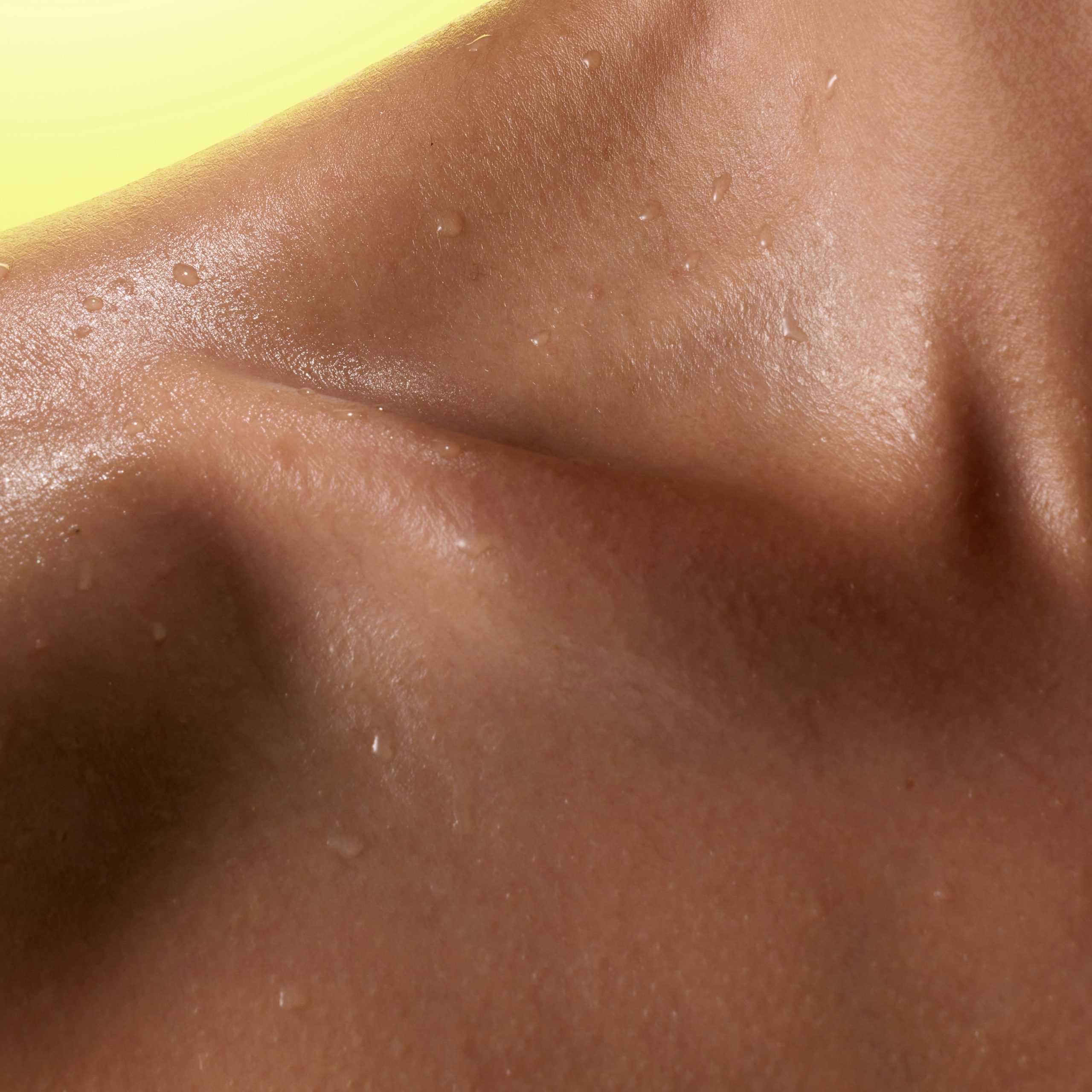 TreeHut_SpringFY26_VioletVictory_FragranceMist_OnBody_0028_1x1_fd19d900-4982-4029-a5da-f3328fbdf9e6-scaled-1.jpg